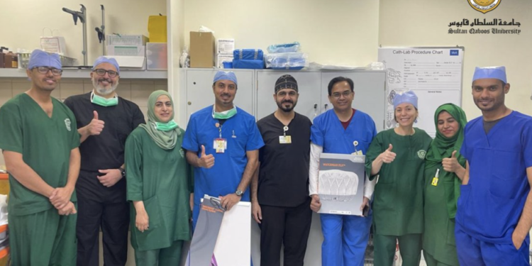 فريق طبي بمستشفى جامعة السلطان قابوس ينجح في إجراء أول عملية زرع لجهاز متطور